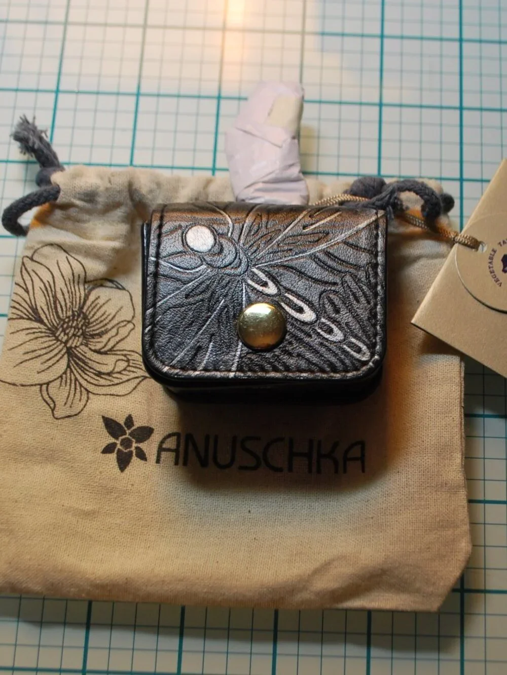 NWT Anuschka Dragonfly Hand Painted Leather Airpod Case